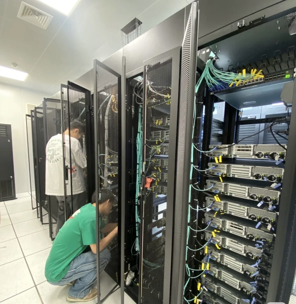 智慧醫(yī)療新基石 醫(yī)院機(jī)房項(xiàng)目建設(shè)完成，為醫(yī)療行業(yè)保駕護(hù)航